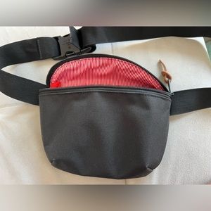 Herschel Fourteen Hip Pack black